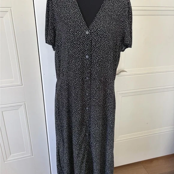 GAP Black and White Polka Dot button up dress. - Picture 2 of 13